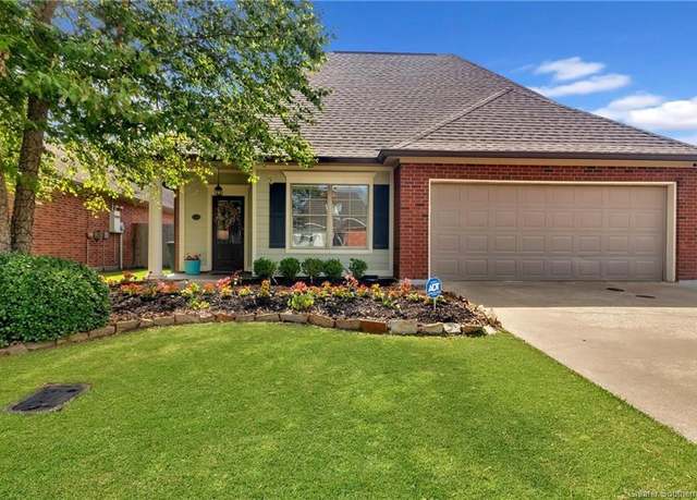 Property at 2124 La Cache Dr, Lake Charles, LA 70601, 3 beds, 2 baths