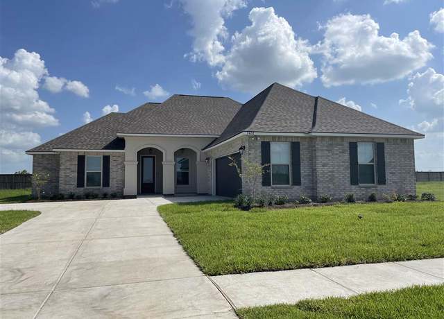 Property at 3428 Woods Rd, Lake Charles, LA 70607, 4 beds, 3 baths