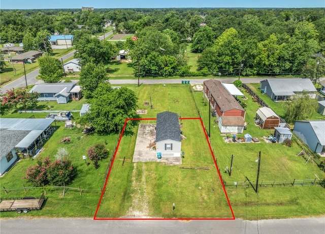 Property at 1110 Mccormick St, Vinton, LA 70668, 1 bed, 1 bath