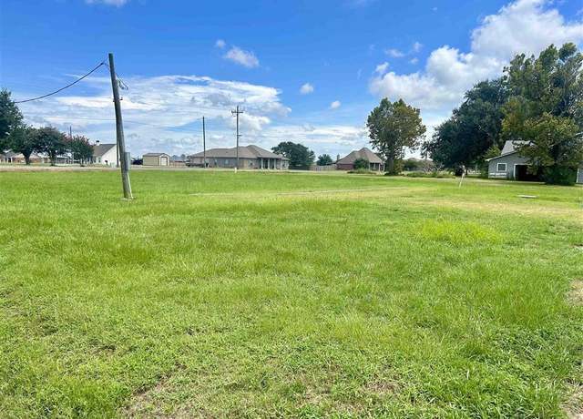 Property at 111 Laura Ln, Lake Charles, LA 70607