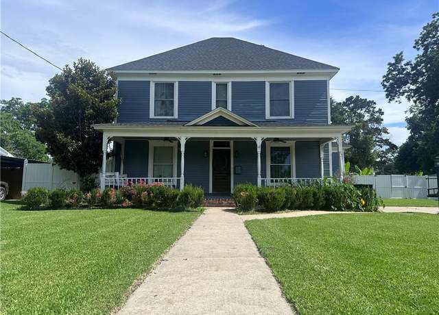 Property at 512 2nd St, Jennings, LA 70546, 5 beds, 2.5 baths
