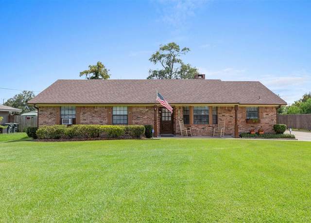 Property at 1001 Holly St St, Lake Charles, LA 70601, 4 beds, 3 baths