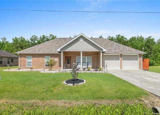 Property at 1019 Magdalena St, Sulphur, LA 70663, 4 beds, 3 baths