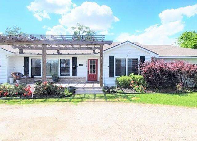 Property at 3710 Lake St, Lake Charles, LA 70605, 4 beds, 3 baths