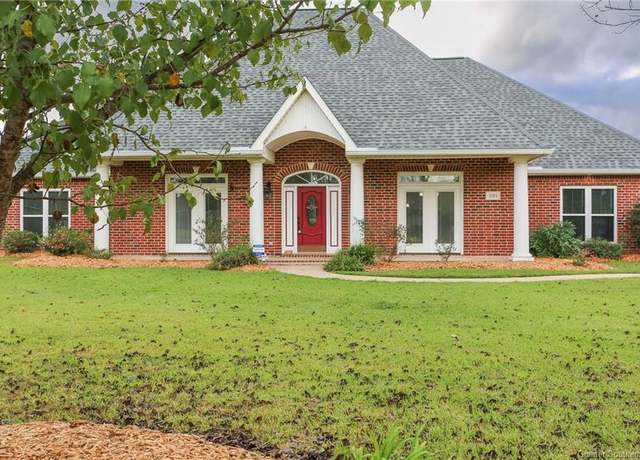 Property at 1105 Athens Dr, Lake Charles, LA 70611, 5 beds, 3.5 baths