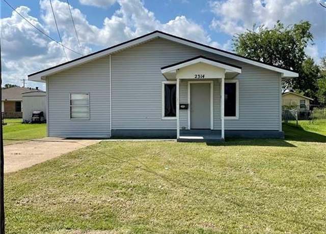 Property at 2314 2nd St, Lake Charles, LA 70601, 3 beds, 2 baths