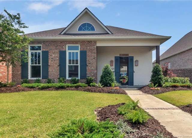 Property at 1221 Five Oaks Dr, Lake Charles, LA 70605, 3 beds, 2 baths