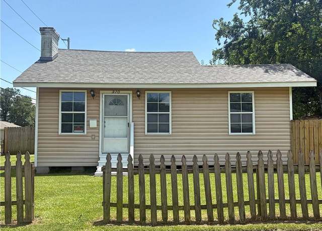 Property at 910 Live Oak St, Lake Charles, LA 70601, 2 beds, 1 bath