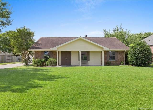 Property at 1317 Waverly St, Lake Charles, LA 70605, 3 beds, 2 baths