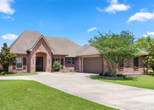 Property at 2778 Williamsport Dr, Lake Charles, LA 70611, 4 beds, 2 baths
