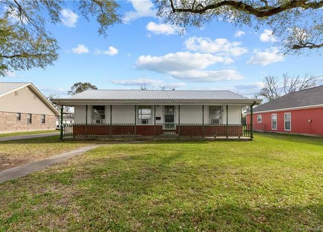 Property at 417 W Oak Ln W, Lake Charles, LA 70605, 3 beds, 2 baths