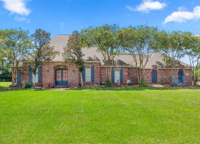 Property at 1073 Lauren Logan Ln, Sulphur, LA 70665, 5 beds, 3.5 baths