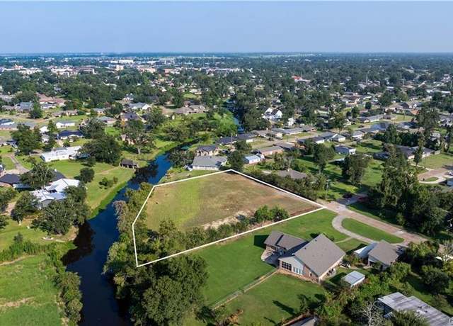 Property at 624 Cricket St, Lake Charles, LA 70605