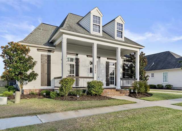 Property at 2111 St Joseph Ave, Lake Charles, LA 70601, 3 beds, 2.5 baths