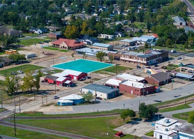 Property at 110 N Pine St N, Dequincy, LA 70633