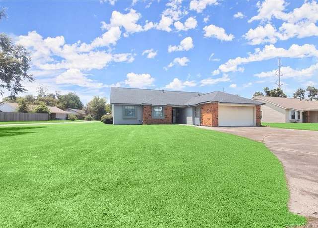 Property at 5688 Spanish Mission Ct, Lake Charles, LA 70605, 4 beds, 2 baths