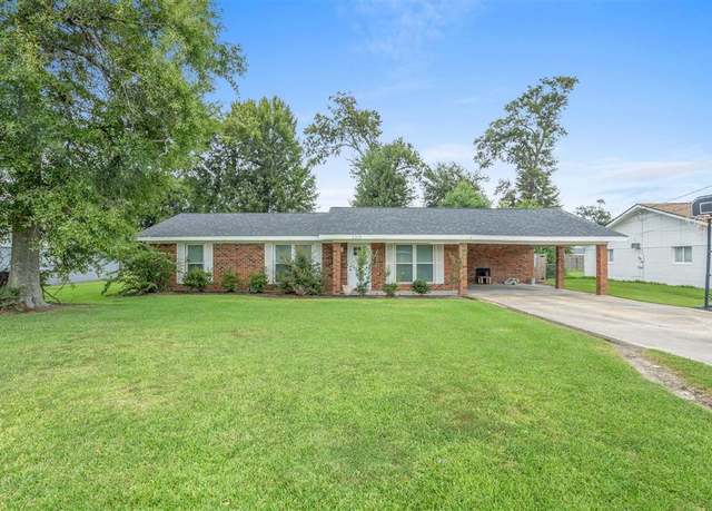 Property at 2305 Acadienne St, Sulphur, LA 70663, 3 beds, 2 baths