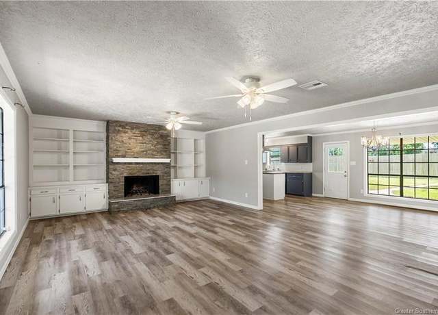 Property at 2606 Mary Dr, Sulphur, LA 70665, 4 beds, 3 baths