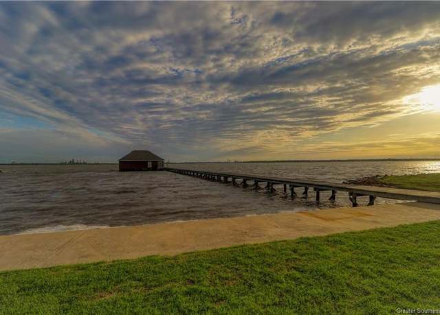 Property at 7090 Moss Lake Ln, Sulphur, LA 70665, 4 beds, 4.5 baths