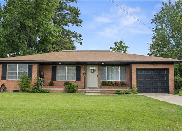 Property at 106 Harrison St, Leesville, LA 71446, 3 beds, 2 baths
