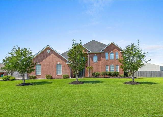 Property at 221 Park Rd, Lake Charles, LA 70611, 4 beds, 2.5 baths