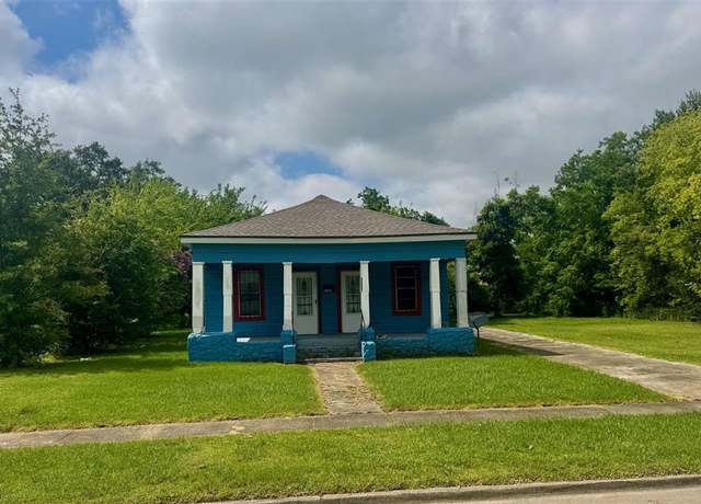 Property at 1534 N Iowa St N, Lake Charles, LA 70601, 4 beds, 2 baths