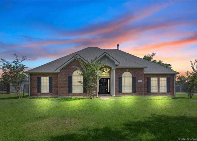 Property at 1760 Hollow Cove Ln, Lake Charles, LA 70611, 3 beds, 2.5 baths