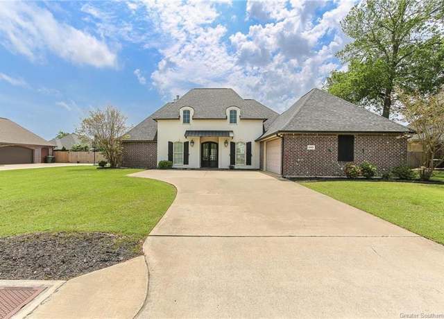 Property at 1023 N Worthington Dr N, Lake Charles, LA 70605, 4 beds, 3 baths