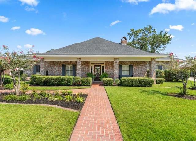 Property at 1304 W Dumbarton Dr W, Lake Charles, LA 70605, 3 beds, 3.5 baths