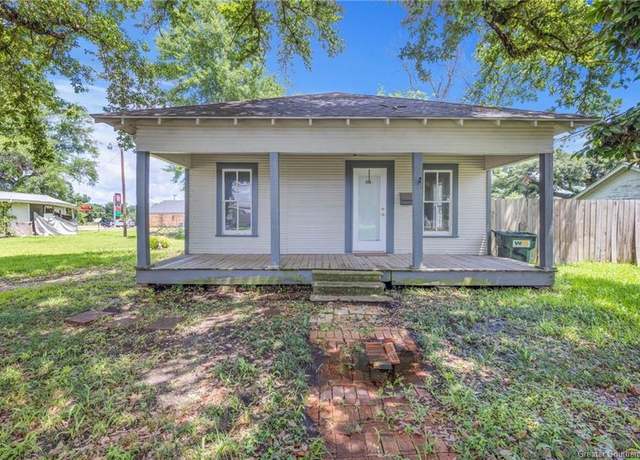 Property at 606 E Center St E, Dequincy, LA 70633, 3 beds, 1 bath
