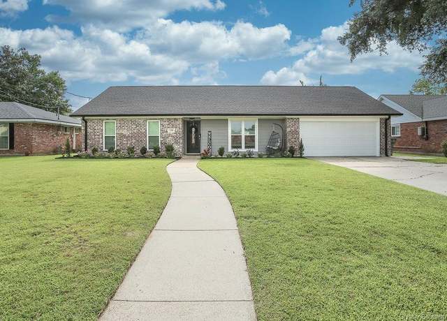 Property at 138 E Parkway St E, Lake Charles, LA 70605, 3 beds, 2 baths
