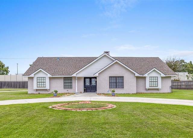 Property at 1612 Woodland Dr Dr, Lake Charles, LA 70605, 4 beds, 3 baths