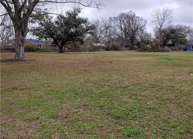 Property at 2302 Ridgewood Dr, Lake Charles, LA 70605