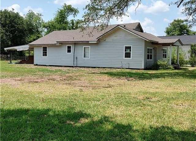 Property at 910 6th Ave, Lake Charles, LA 70601, 3 beds, 2 baths
