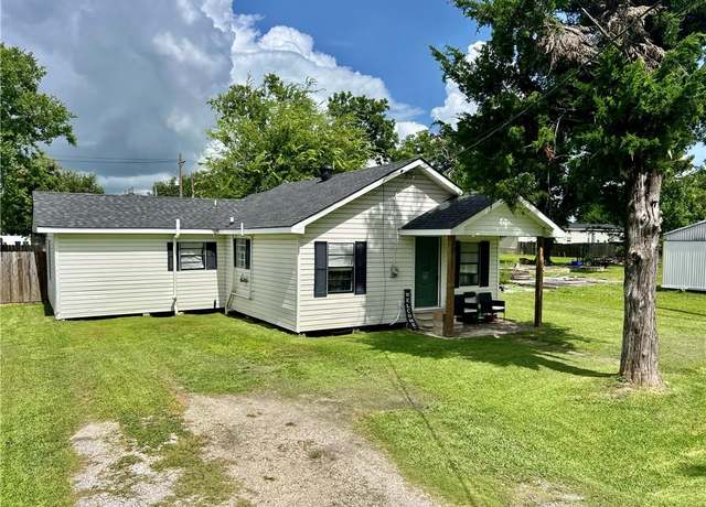 Property at 207 Doiron St, Sulphur, LA 70663, 3 beds, 2 baths