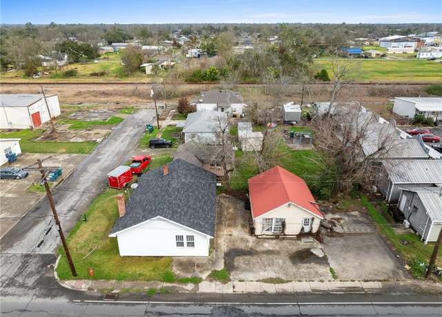 Property at 116 S Stanford St S, Sulphur, LA 70663, 3 beds, 2 baths
