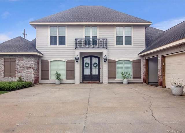 Property at 4841 Troon Dr, Lake Charles, LA 70605, 4 beds, 3 baths
