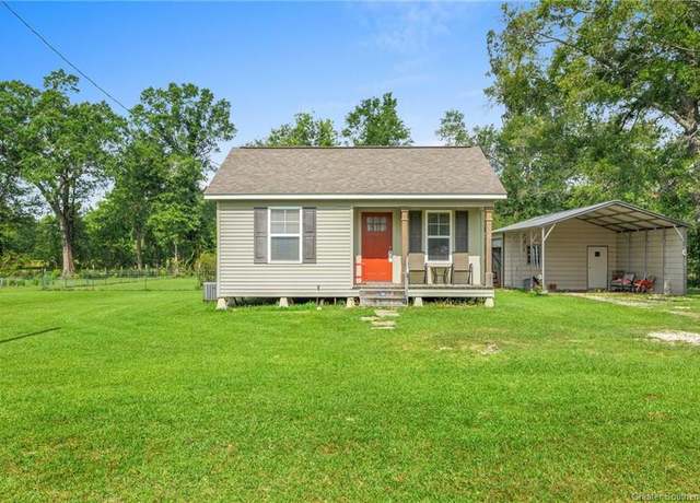 Property at 717 Oak St, Dequincy, LA 70633, 2 beds, 2 baths