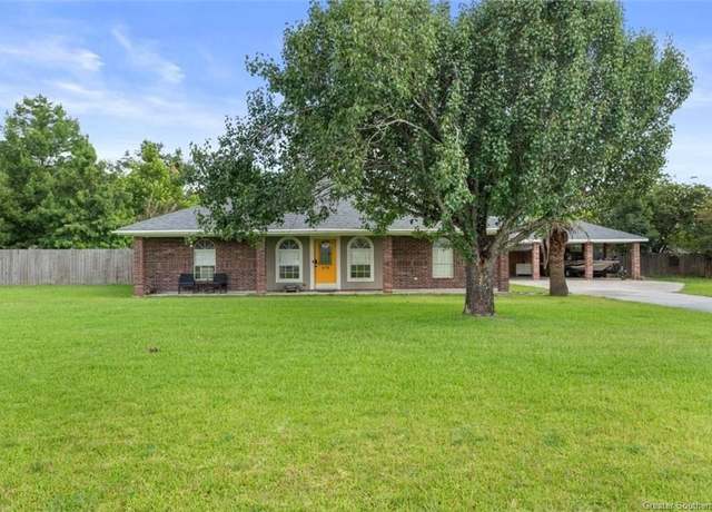Property at 670 Amber Dr, Lake Charles, LA 70611, 3 beds, 2 baths