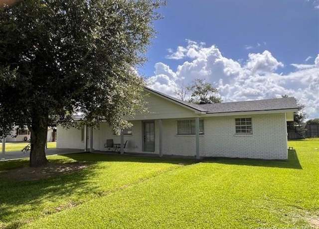 Property at 5009 Country Club Ct, Lake Charles, LA 70605, 3 beds, 2 baths