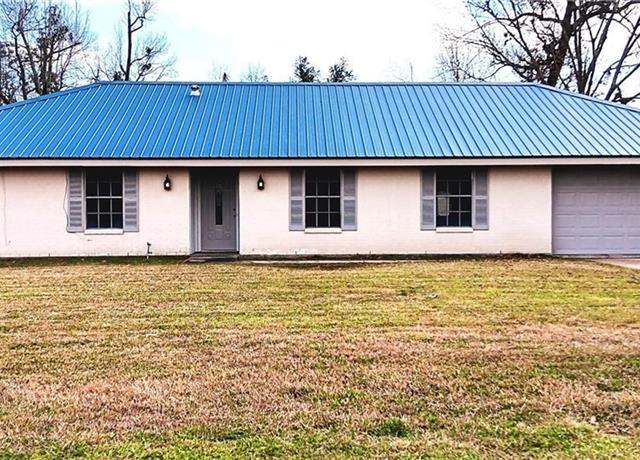 Property at 2618 Roxton St, Sulphur, LA 70663, 3 beds, 2 baths