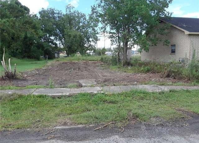 Property at 310 Jefferson St, Dequincy, LA 70633