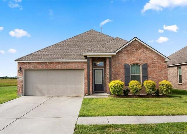 Property at 3212 Crest Ln, Lake Charles, LA 70607, 3 beds, 2 baths