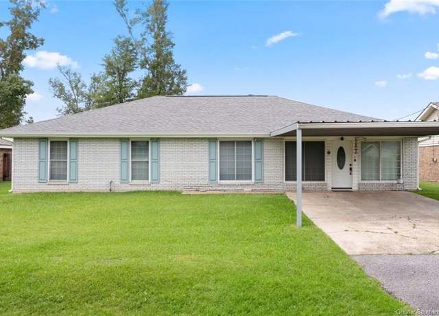 Property at 2807 Mary Ann Dr, Sulphur, LA 70663, 4 beds, 2 baths