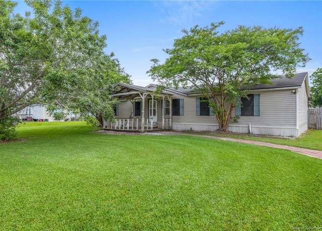 Property at 2769 Avondale St, Sulphur, LA 70663, 4 beds, 2 baths