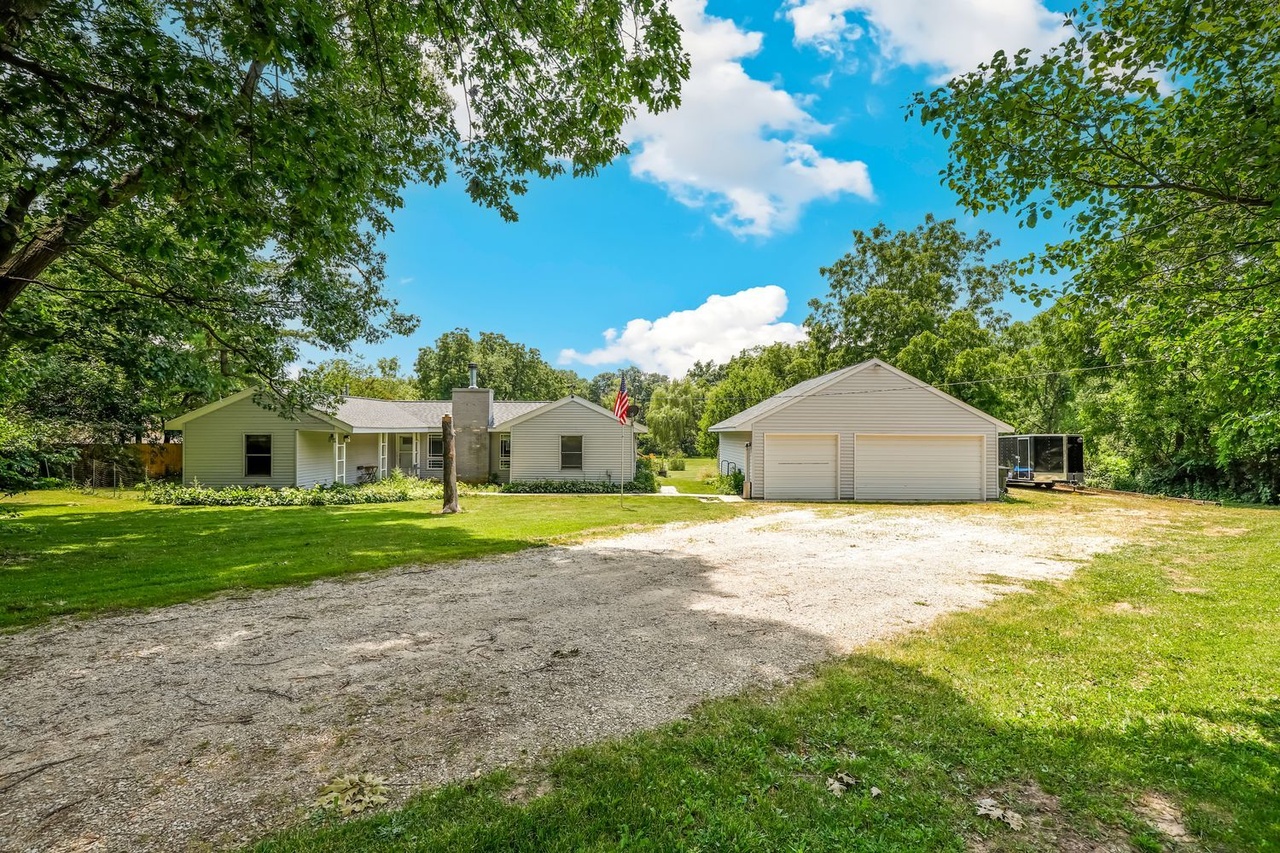 HIGH ＆ LOW 14427 W Hickory Ave, Lemont, IL 60439 | Redfin