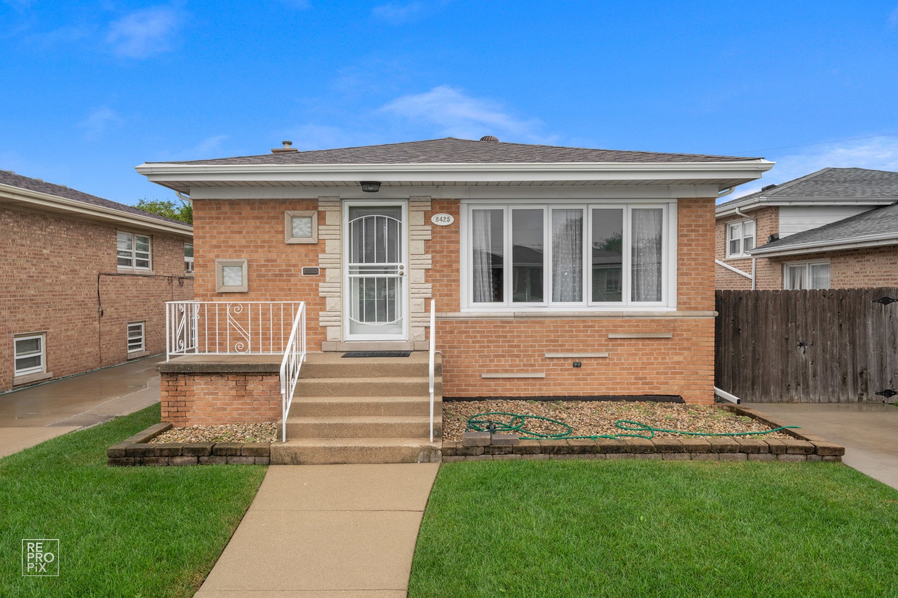 8425 S Karlov Ave, Chicago, IL 60652 | MLS# 11631013 | Redfin