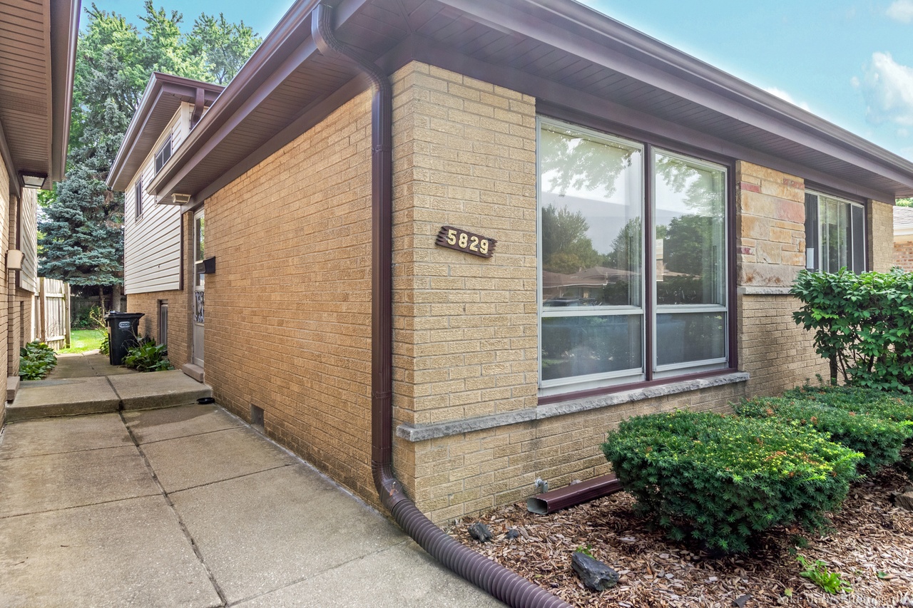 5829 Madison St, Morton Grove, IL 60053 MLS 10519036 Redfin