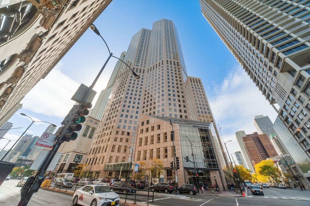 980 N Michigan Ave, Chicago, IL 60611 - One Magnificent Mile