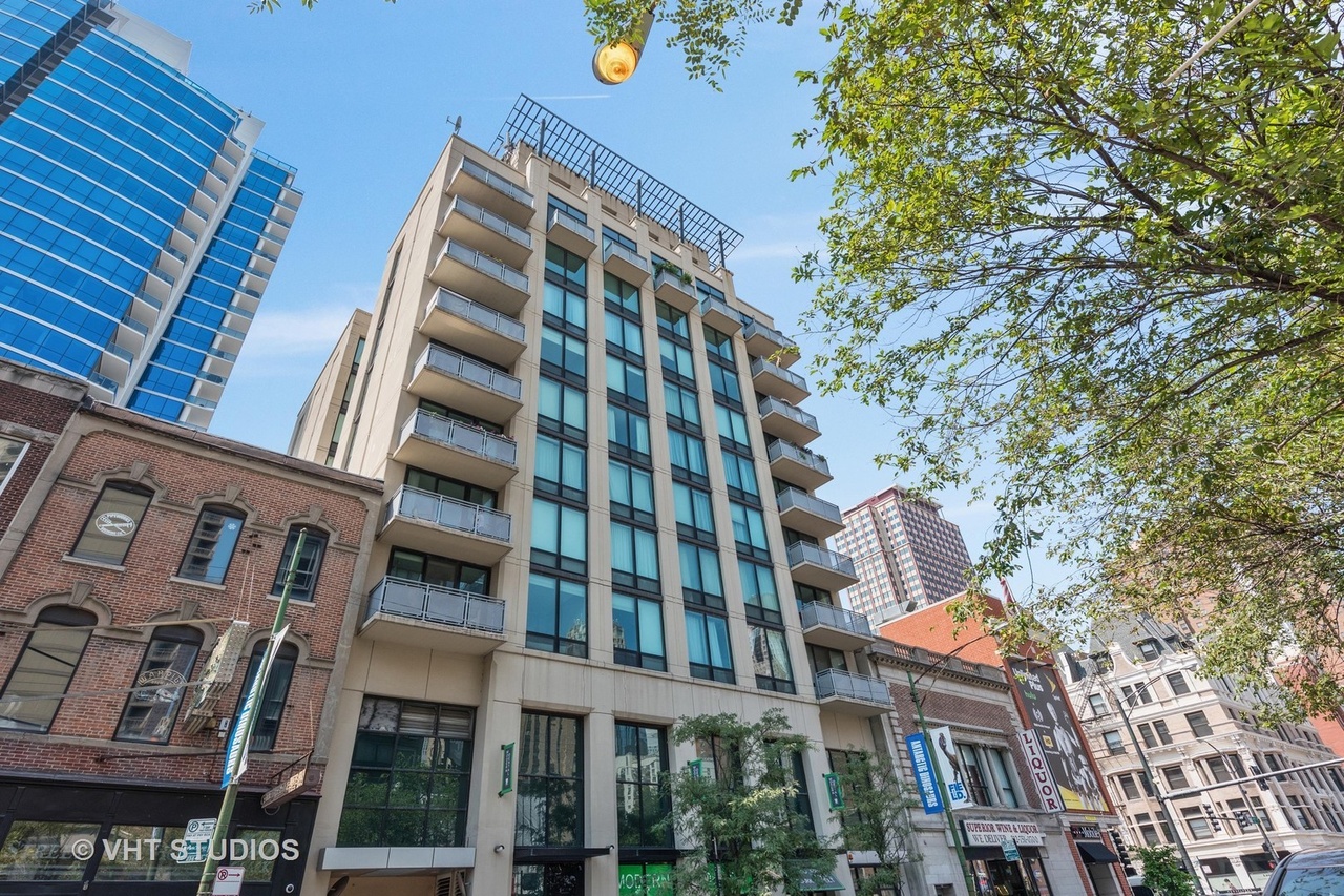 744 N Clark St